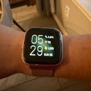 Fitbit Versa 2 Rose Gold with extra bands